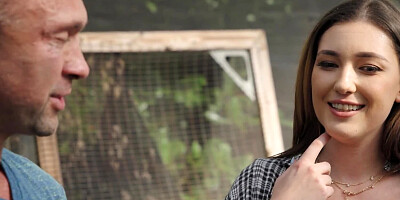 Horny wench distracts her lover from work and blows him properly