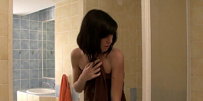 She caught her father in love creeping on her in the shower