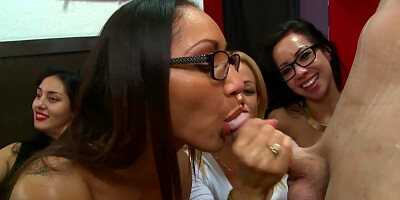 A crowd of MILFs blow a stripper at the party