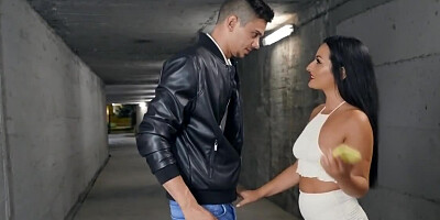 Raven-haired chick copulates with stranger in the tunnel