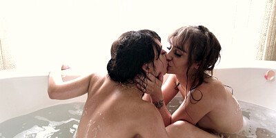 Lesbians share warm bathtub with softcore seduction
