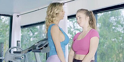 Natural Bombshell Lena Paul Rimmed Before Face Sitting