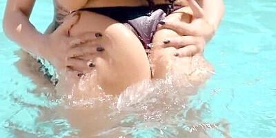 Lesbian Sunbathing And Fingering Session By The Pool