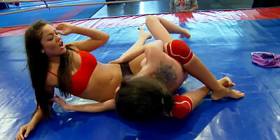 Wrestling between Angelica Heart and Denisa Doll