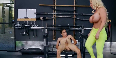 Milf Rides Short Guy In The Gym During Workout - Alura Jenson