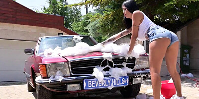 Busty Slut Yorgelis Carrillo Waxes Car Washers Bbc Gp2435