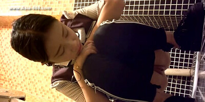 chinese girls go to toilet.93