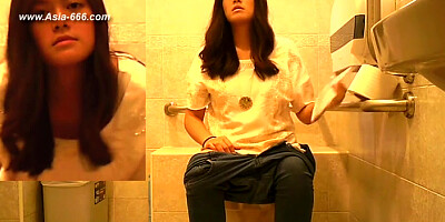 peeping taiwan girls go to toilet.3