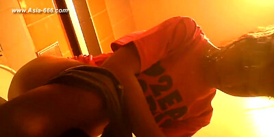 peeping taiwan girls go to toilet.3