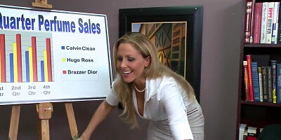 Julia Ann is an office slut with snobbish smile