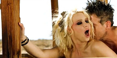 Luscious hoe Anikka Albrite outdoor sex