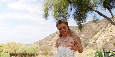 She abandons the ranch photoshoot and masturbates her twat