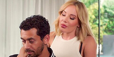 Alex Jones And Savannah Bond - Anal-hungry Stepmom Savannah Seduces Her Stepsons Friend