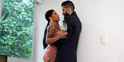 Mariana Martix - Shes A