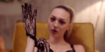 Isabella De Laa - Blonde Domme In Leather And Lace
