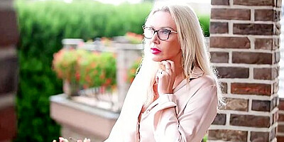 Threesome Action - Amber Jayne And Brittany Bardot