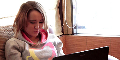 Young Courtesans - Gloria Miller - The secretary experience