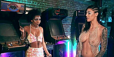 Janice Griffith, Demi Sutra And Karma Rx In Lesbians Tribbing In Virtual Game