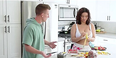 Massive Boobies Wants To Fuck Hard With Crystal Chase