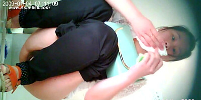chinese girls go to toilet.29