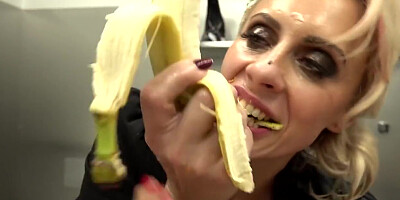 Brittany Bardot, D Va And Valentina Sierra In Massive Zucchini Oral