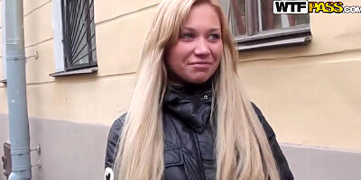 Long haired blonde chick sucks in the porch for the money