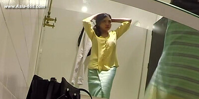 peeping asian changeroom.2