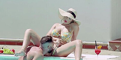 Tettona Inculata Nel Triangolo A Bordo Piscina With Marica Chanelle