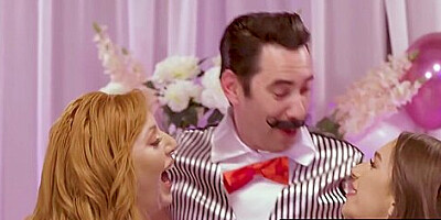 Twerks On Performers Cock While Eating Out Redhead Milf Lauren - Lauren Phillips And April Olsen