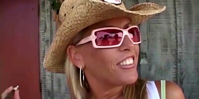 Stepmom picked up for bangvan orgy