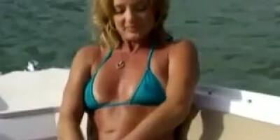 Homegrownoutdoorsex killer blond drains on a boat