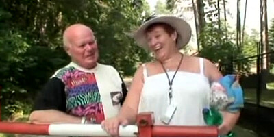 Grandpa Nails Grandma two - Nella - Mariska