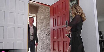 Horny Gives A Juicy Rimj With Leah Winters