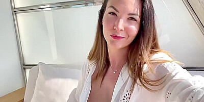 Ava Moore - 2 Copines Utilisent La Grosse Queue French