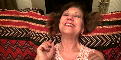 Over 60 gilf Penny from the USA fingers her old cunt