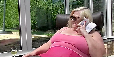 Kinky Lacey Starr Seduces Poolboy With Mature Curves