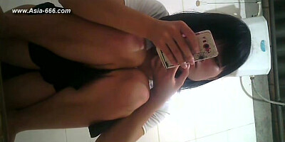 chinese girls go to toilet.83