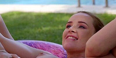 Russian Lesbian Girlfriends Holiday Romance With Mary Rock