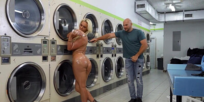 10.8.2022 - Phoenix Marie