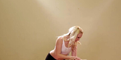 Samantha Rone has fun on the massage table with Mia Malkova