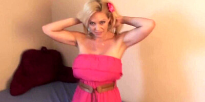 Charlee Chase practicing her impressive oral sex skillz