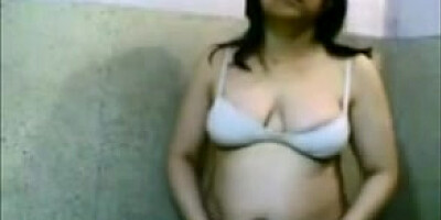 PLUMPER Indian Aunty Enjoys to Film Herself Finger-Tickling her Vagina