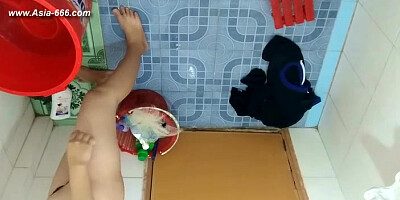 peeping chinese girls bathing.15