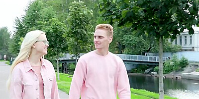 Amateur Feels The Pain While Penetrated Deep