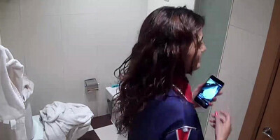 I fuck the plumber and he cums in 10 minutes!