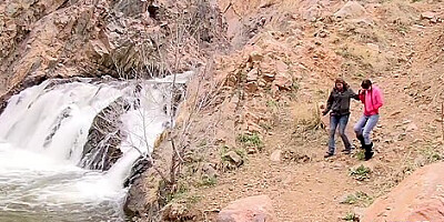 Public Handjob Laura Coryander And Miatsu Kumiko Make A New Friend In The Park