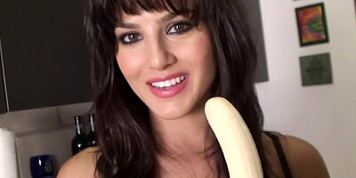 Sunny Leone in Sunny Shows What To Do While Giving Head Video