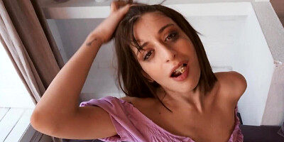 Chiropractor loves doing porn and moaning in pleasure with client