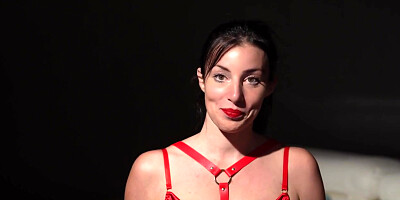 Dompteuse Sandrillon Is A Woman Of Challenges!
