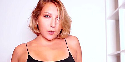 Hint Of Sex Turned Into A Hot Fuck / Julialexxx